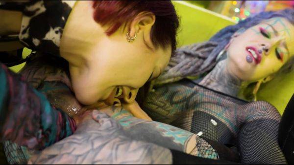 Hard anal toy play with Anuskatzz and Miss Flora - drtuber.com on poweredporn.com