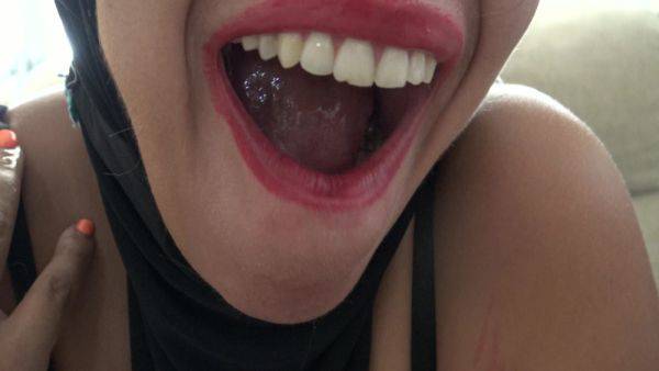 Big Ass Tunisian Arab Milf Loves Blowjob Sex In Hijab - upornia.com on poweredporn.com