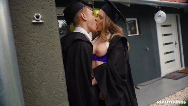 Slender blonde beauty gets her dose of pleasure in a superb cam fuck - xbabe.com on poweredporn.com