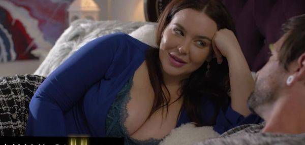 FAMILY SINNERS - Natasha Nice Sends A Nude Photo To Her Stepson To See If He Gets Horny Or Not - inxxx.com on poweredporn.com