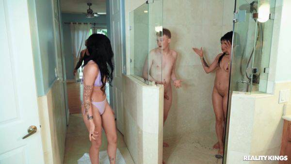 Aroused young lad caught fucking his girlfriend's mom in a loud fantasy - hellporno.com on poweredporn.com