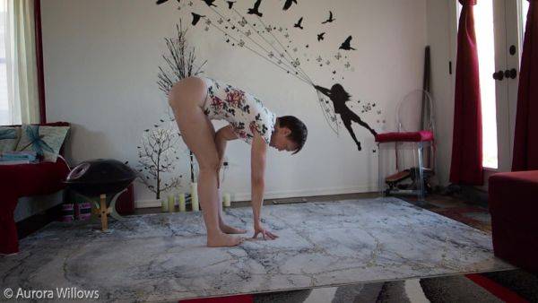 Aurora Willows Does Yoga In A Body Suit - hclips.com on poweredporn.com