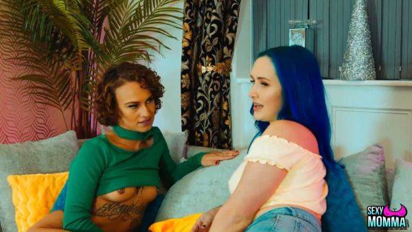 Stepdaughter Blue Catches PussyKat's shaved pussy while her stepmom spanks her high heels and toys - sexu.com on poweredporn.com