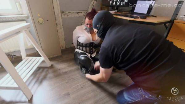 Useless Secretary - hotmovs.com on poweredporn.com