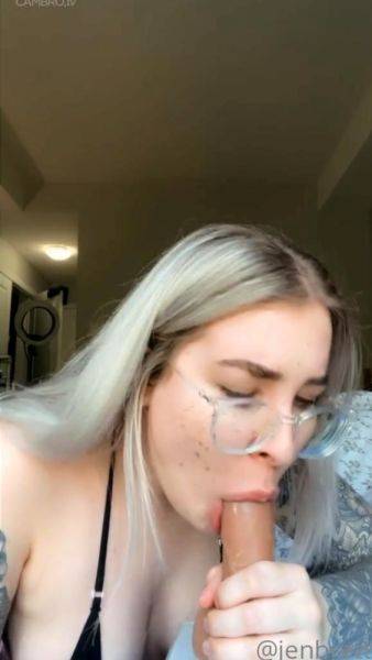 Jenbretty sucking a dildo - drtuber.com on poweredporn.com