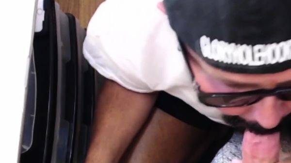 Gloryhole DILF sucks in homemade video - drtuber.com on poweredporn.com