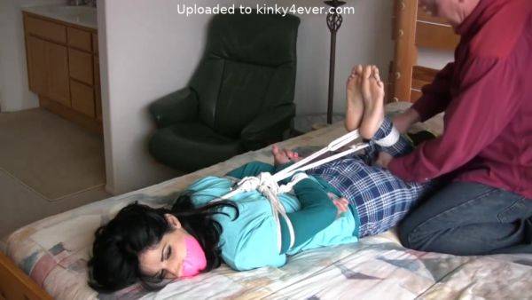 Hannah In Pajamas - videohdzog.com on poweredporn.com