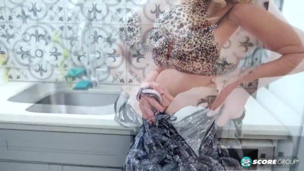 Elaras In The Kitchen - Elara Elis - hotmovs.com on poweredporn.com