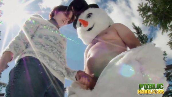 Brandi De Lafey Strokes A Snowman - hotmovs.com on poweredporn.com