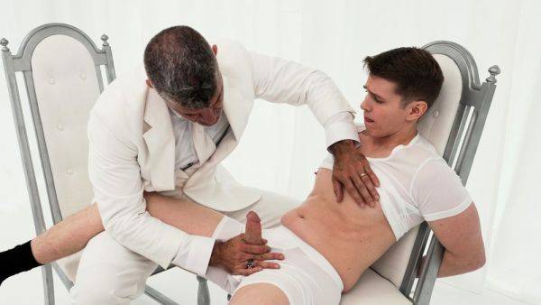 MasonicBoys DILF Dillon Stone seduces Apprentice Roux - drtuber.com on poweredporn.com