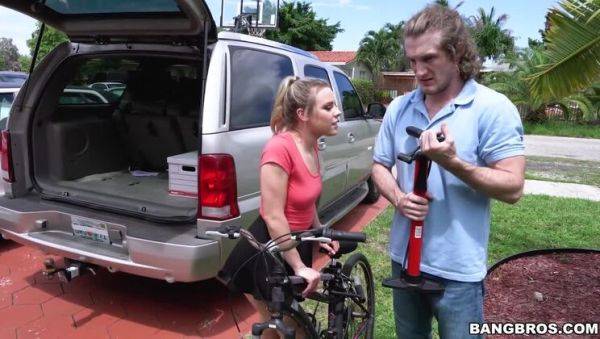 Aubrey Sinclair's Assistance / 27.8.2017 - xxxfiles.com on poweredporn.com