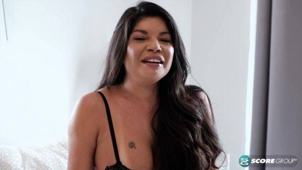 Flaming Hot Isabella - hotmovs.com on poweredporn.com