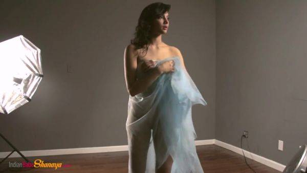 Hot 18 Year Old Indian Stripper Filming Herself Naked In Erotic Porn - hotmovs.com - Britain - India on poweredporn.com