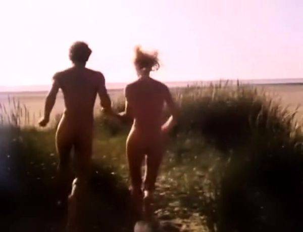 Beautiful amateur blonde barmaid paid sex in public - drtuber.com on poweredporn.com