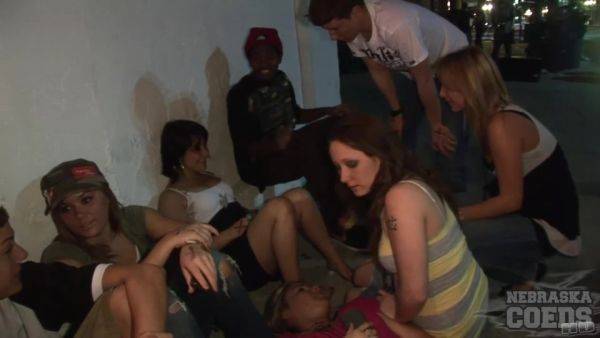 Girls Peeing With Hood Rat - hclips.com on poweredporn.com