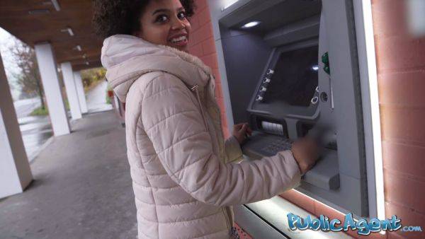 Petite Brazilian girl begs for cash outside and takes big black dick in POV - sexu.com - Brazil on poweredporn.com