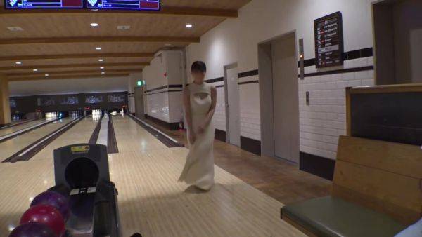 0001771_巨乳のスレンダー日本の女性が腰振り騎乗位する素人ナンパのハメハメ - hclips.com - Japan on poweredporn.com