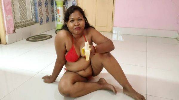 Indian Housewife Sexy Show 5 - hclips.com - India on poweredporn.com