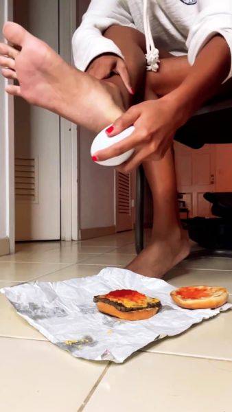 Amateur porn Gives Us Some Foot Fetish Aurora - drtuber.com on poweredporn.com