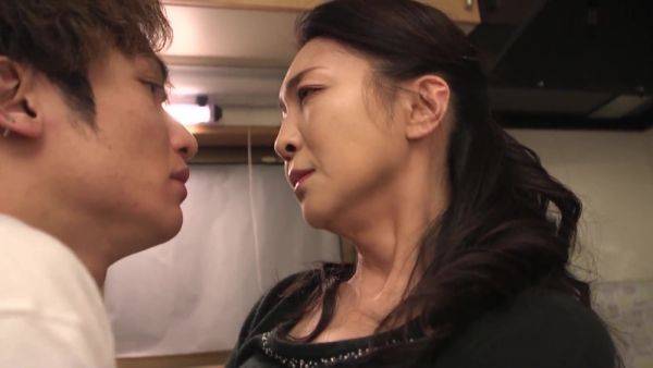 Hit japonesese mom and stepson 000000000058 - txxx.com on poweredporn.com