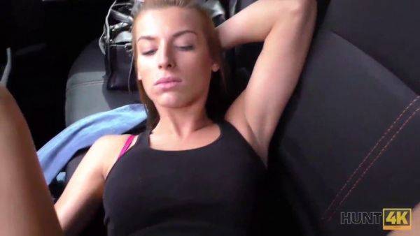 Cazadora trades sex for a public pickup with her rubia - sexu.com on poweredporn.com