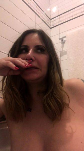 Cumshot amateur MILF suck and jerks dude in the bedroom - drtuber.com on poweredporn.com