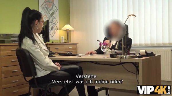 Elis Dark loan agent gets down & dirty with her tight pussy and face - sexu.com on poweredporn.com