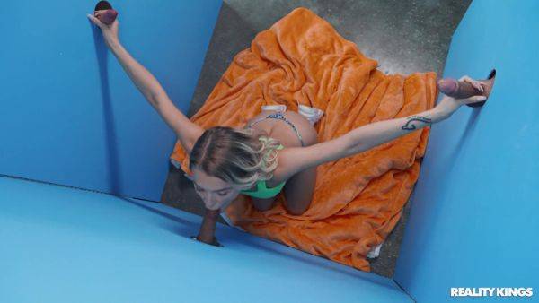 Evelyn Payne gets fucked through the hole in her wall - xhand.com on poweredporn.com