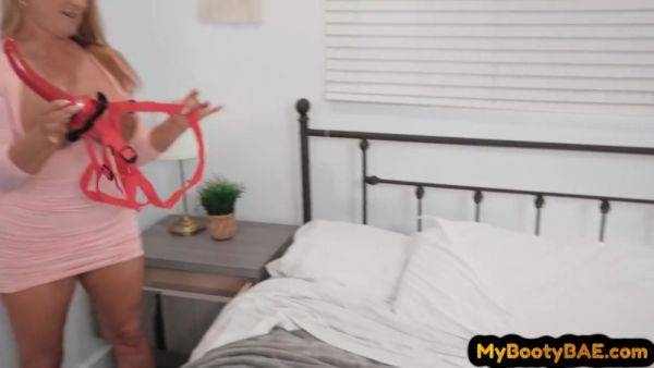 MILF lesbians love eating wet pussies while fingering - hotmovs.com on poweredporn.com