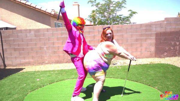 Julie Ginger In Gibby The Clown Fucks At The Garden - hclips.com on poweredporn.com