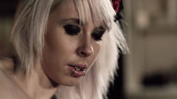 Lesbos Fuck Each Other With A Strap-on Dildo After Making P1 - videomanysex.com on poweredporn.com