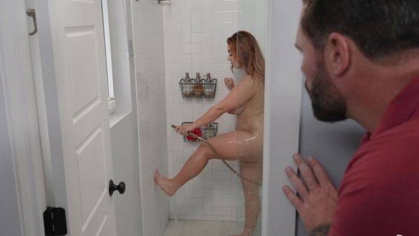 Chubby ass slut gets her pussy slammed by horny voyeur with huge cock - hellporno.com on poweredporn.com