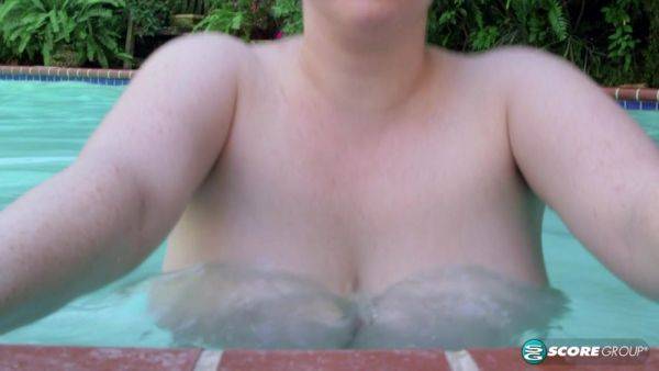 Bikini Valentine - hotmovs.com on poweredporn.com