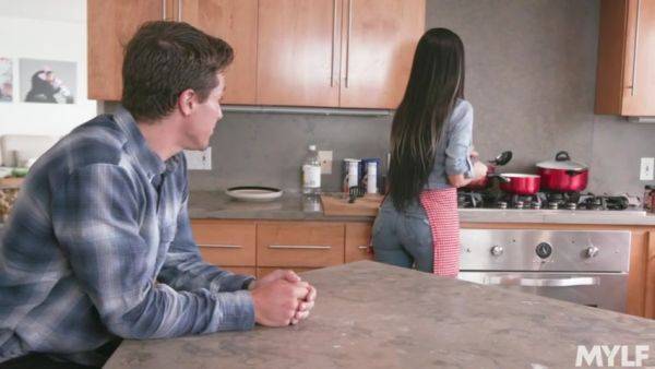 Newsflash - MYLF - hotmovs.com on poweredporn.com