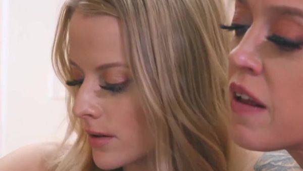 Dee williams cant resist paris whites wet pussy - upornia.com on poweredporn.com