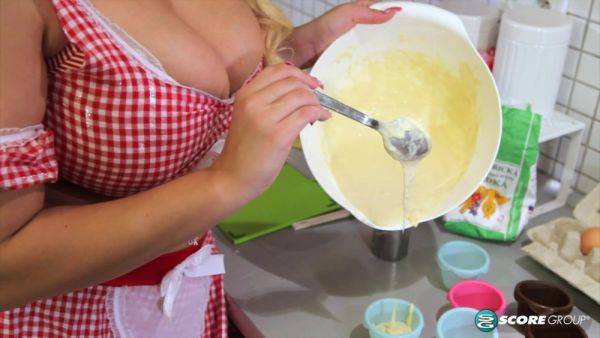 Angel In The Kitchen, Devil In The Bedroom - hotmovs.com on poweredporn.com