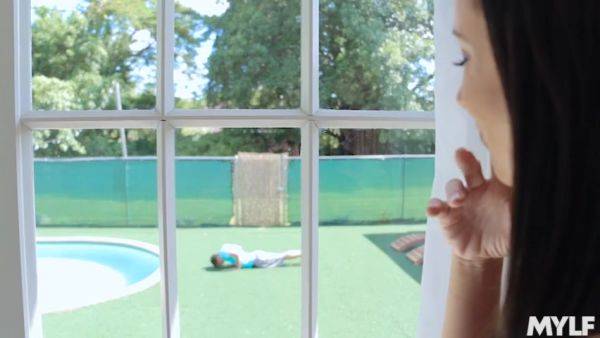 Bod Of A Demigoddess - MYLF - hotmovs.com on poweredporn.com