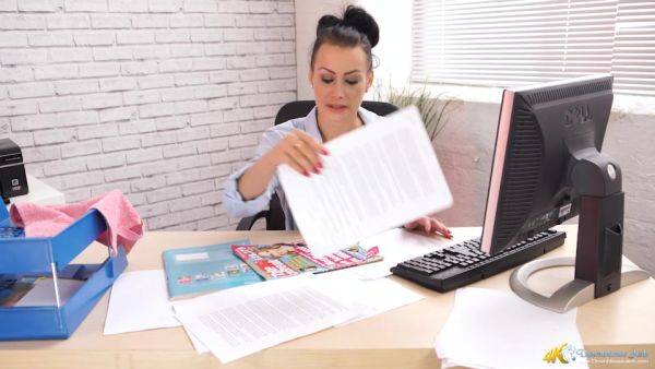 Kelli Smith in Office Side Boob - DownblouseJerk - hotmovs.com on poweredporn.com