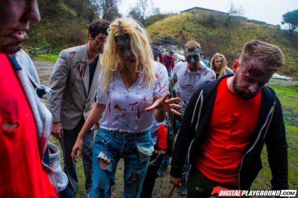 Great parody XXX video with Kiki Minaj - xhand.com on poweredporn.com