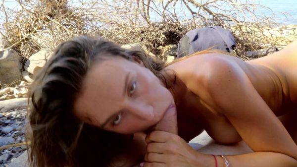 Amateur gives boyfriend the best head while nude and excited to fuck a little - xbabe.com on poweredporn.com