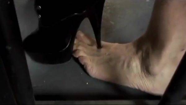 Prisonar Get Spanking Punishment In Prison By Latex Mistress - hotmovs.com on poweredporn.com