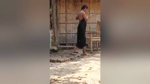 Today Exclusive-village Bhabhi Outdoor Bathing Part 3 - desi-porntube.com on poweredporn.com