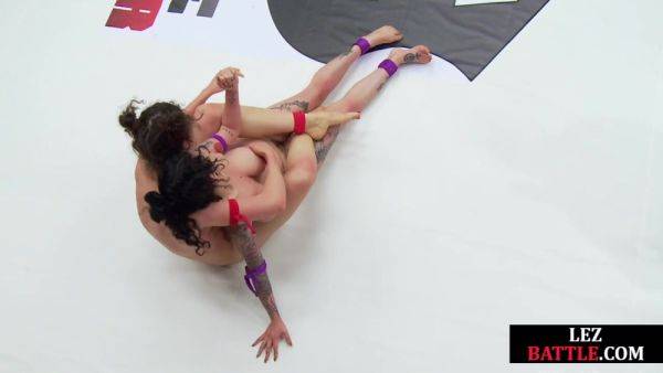 Wrestling dyke facesitting tattooed loser after fight - txxx.com on poweredporn.com