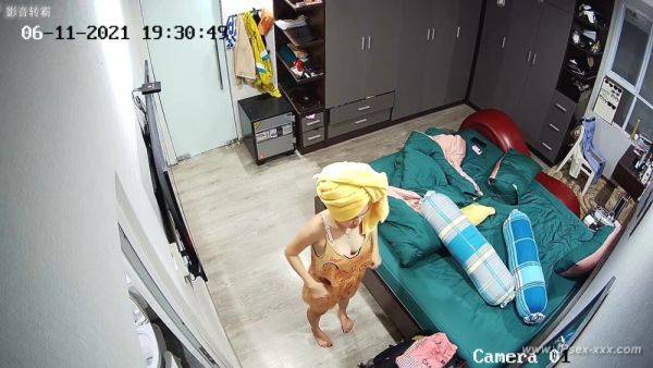 Hackers use the camera to remote monitoring of a lover's home life.588 - txxx.com on poweredporn.com