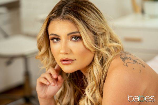 Cute blondie in stockings sucks hard prick in 69 position before fucking - xhand.com on poweredporn.com