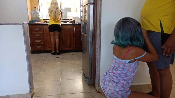 Me Follare A Mi Padrastro No Importa Que Mi Mama Este Cerca - hclips.com on poweredporn.com