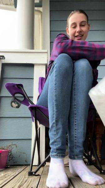 Gorgeous blonde teen Kelly Candy foot fetish - drtuber.com on poweredporn.com