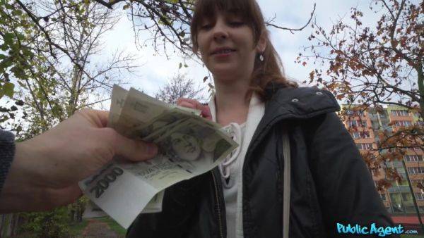 Easygoing bimbo Luna Dark gets paid for sex - xhand.com on poweredporn.com