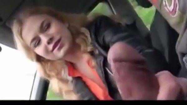 Plaisirs En Voiture - hclips.com on poweredporn.com