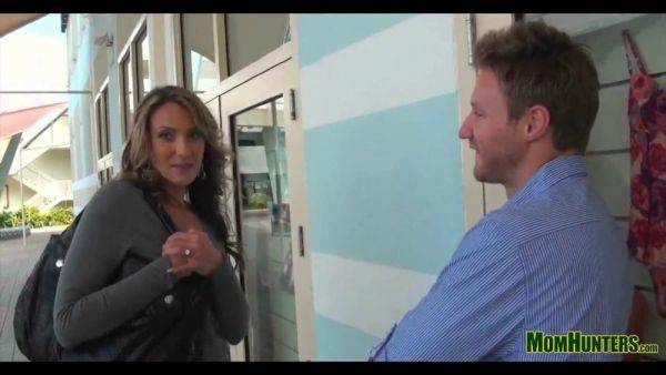 Watch this hot cougar mom's stunning brain power in HD - sexu.com on poweredporn.com